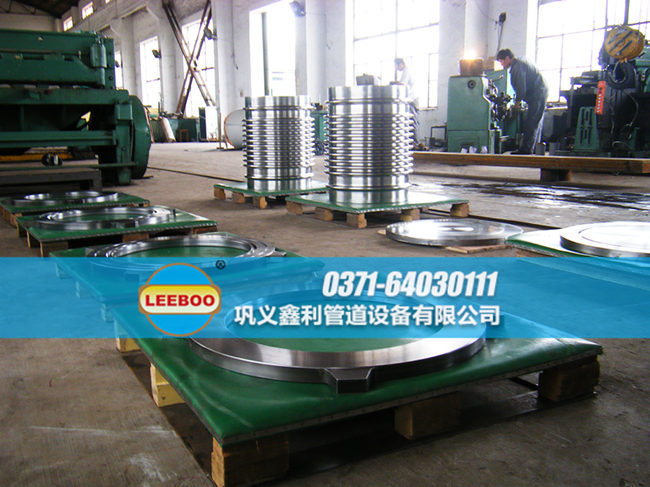 鑫利<a href=http://www.0slgpf.cn target=_blank class=infotextkey>補(bǔ)償器</a>組裝車間